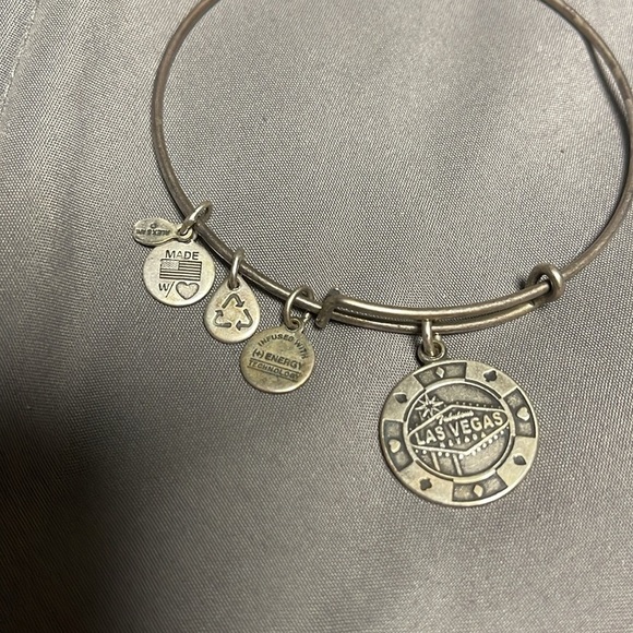 Alex and Ani 2014 Las Vegas Welcome Sign Poker Chip Silver Bangle - Picture 3 of 4